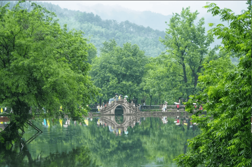 2026黄山避暑旅游攻略:住进黟县古村,邂逅24℃夏天