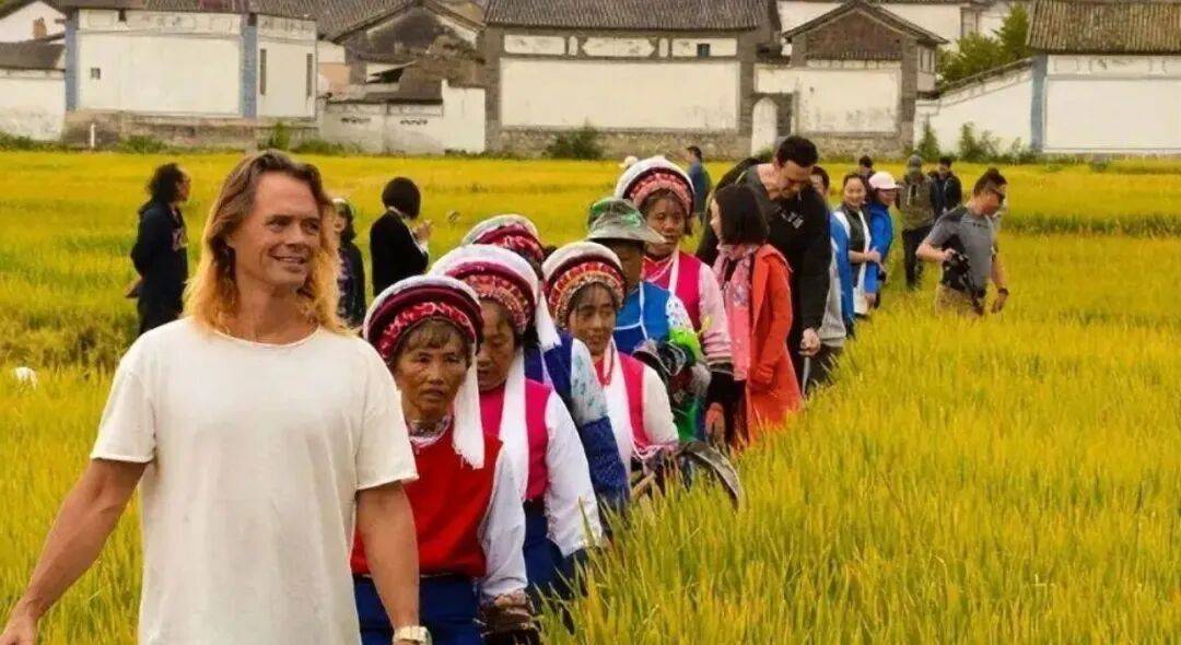 中国人看腻的农村老家,成了外国人“朝圣地”