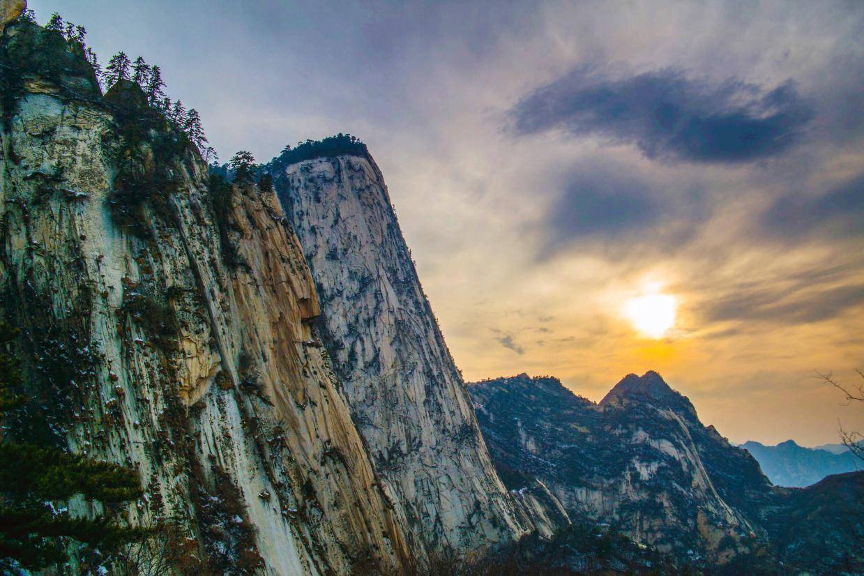 带父母去了趟法门寺旁边的小镇，住了三天两晚，早晚都能听见钟声。
