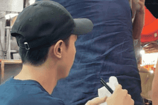 胡杏儿回应黄宗泽李乘德“世纪拥抱”:很正常的社交举动