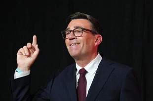 十年第七位英国首相，安迪· 伯纳姆是谁？