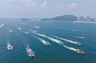 千帆竞发牧海 八方游客逐鲜