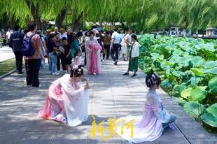 初秋凉意催热泉城“暑期档”收尾游