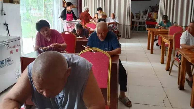 杨善庙以孝治家大食堂：一碗热汤藏温度，一餐家常承初心
