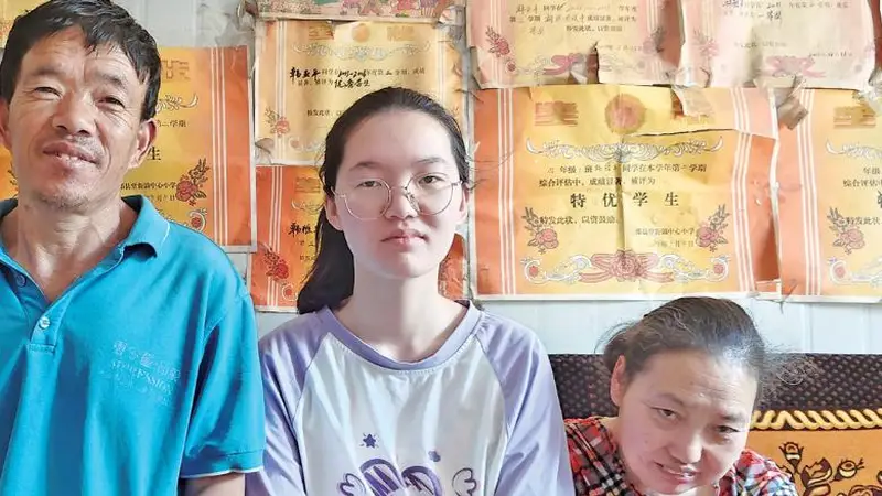 没想到，韩雅平高考699分曝光才几天，一家人就走上大衣哥的老路