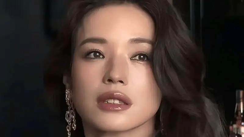 舒淇不修图生图疯传，网友：笑纹比美颜更戳心，这才是顶级魅力