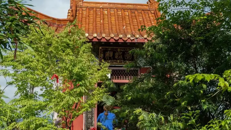 巫溪有座藏在云端的寺庙，建在1200米的悬崖上号称“小武当”，曾是川东三大古刹之一