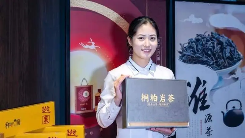 河南桐柏:夏秋茶“点叶成金” 岩茶首单签下马来西亚