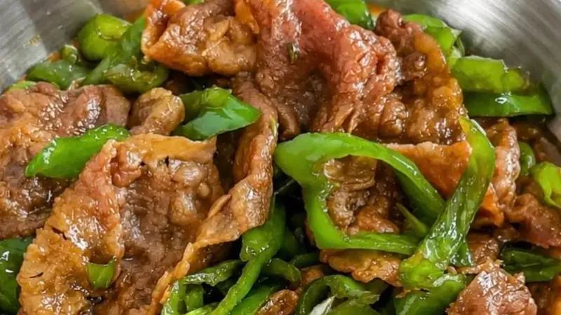 青椒炒肥牛：10分钟出锅的锅气神器，拌饭香到舔盘！