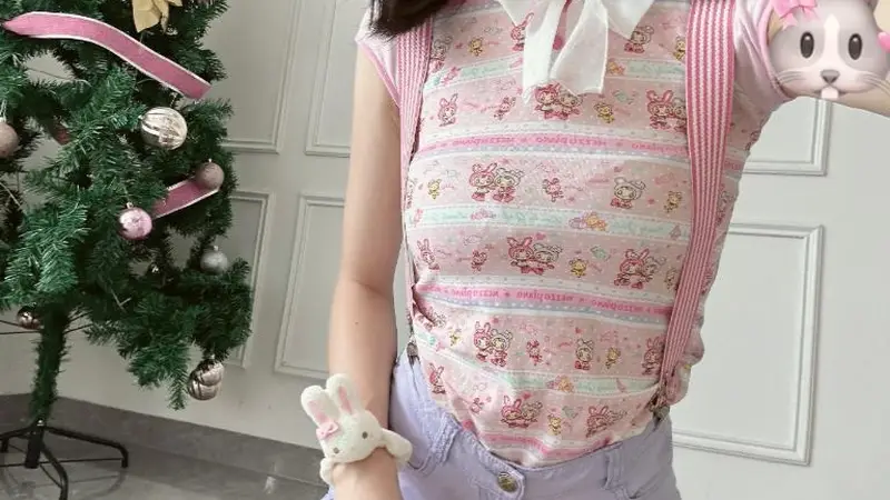 “都是日文惹的祸”，11岁女孩要穿女儿服，照片却被家长们骂惨了