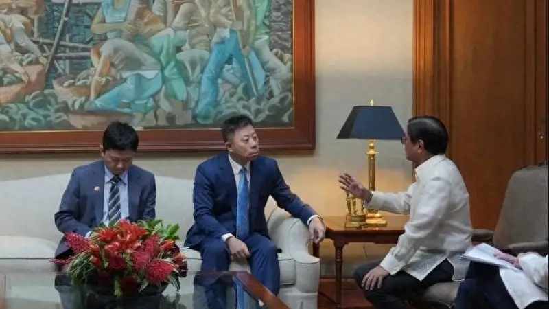 菲律宾挑起仁爱礁冲突后，马科斯紧急见中国大使，事后不敢公开中菲谈话内容！
