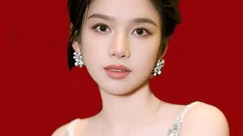 张婧仪写真美爆了！孩童般纯真成熟韵味曼妙身材性感撩人