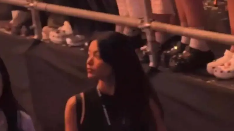 吴建豪妻子荒卷绘美现身F4演唱会 清丽大方气质出众
