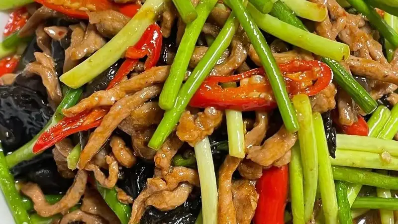 蒜苔木耳炒肉丝:脆嫩爽滑超下饭,三碗米饭都不够