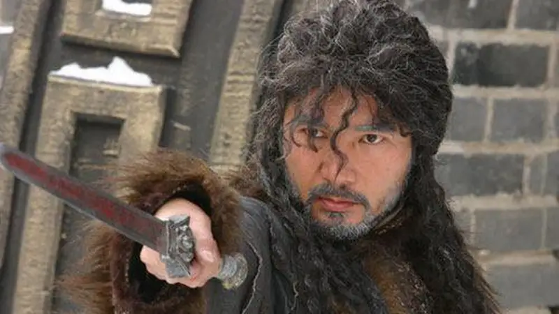 《雪山飞狐》中苗人凤和胡一刀相比,谁的武功更胜一筹?