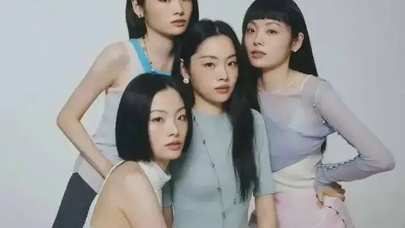 南京最美四胞胎现状：27年共用一张脸，同时考进世界名校，如今被谢霆锋选中……