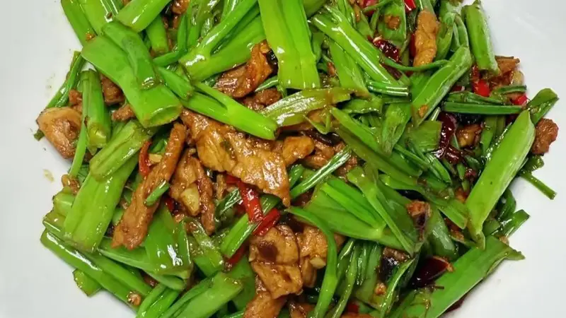 空心菜梗炒肉:脆嫩豆豉香,一口唤醒夏日味蕾