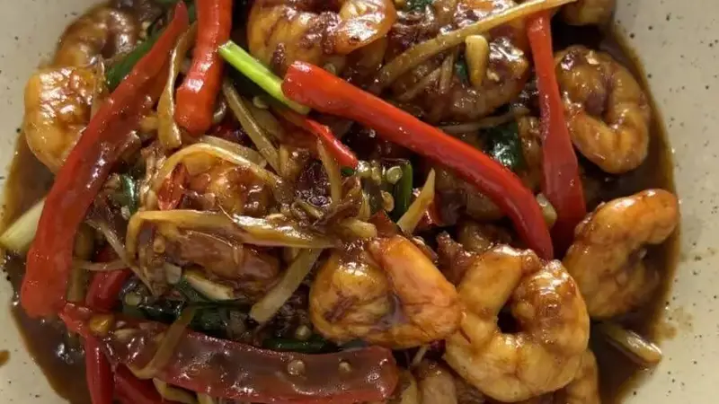子姜爆炒虾仁:鲜辣嫩滑的米饭杀手,一口吃出江湖气