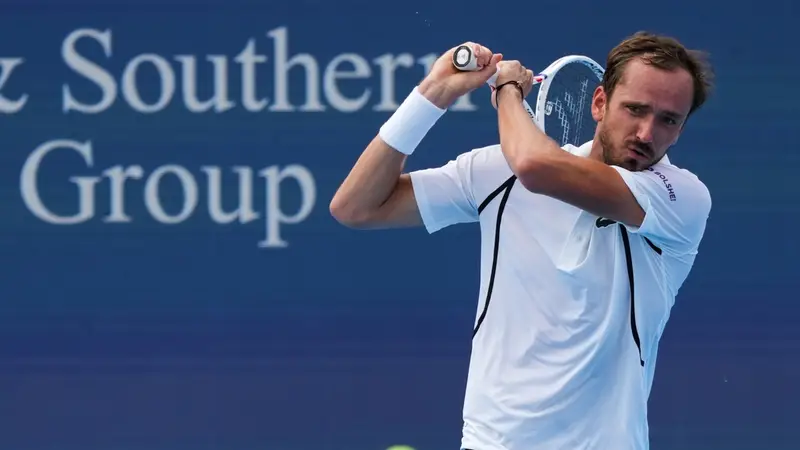 ATP辛辛那提站-梅德韦杰夫遭逆转1-2出局 弗里茨晋级16强