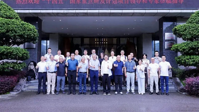 国内首个实木家具智能工厂诞生 玛格凭什么让专家齐点赞?