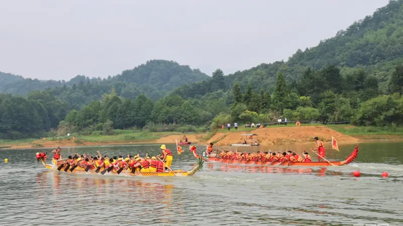 龙舟竞渡邂逅“村光大道” 民俗盛会激活文旅新动能