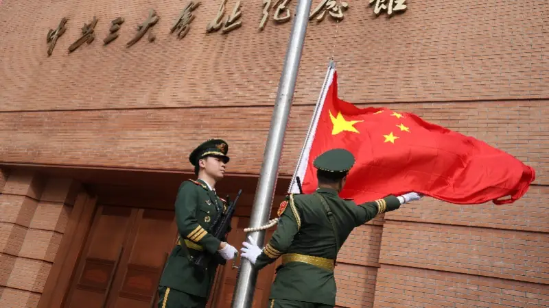 老中青三代齐聚中共三大会址，实景话剧回望峥嵘岁月！