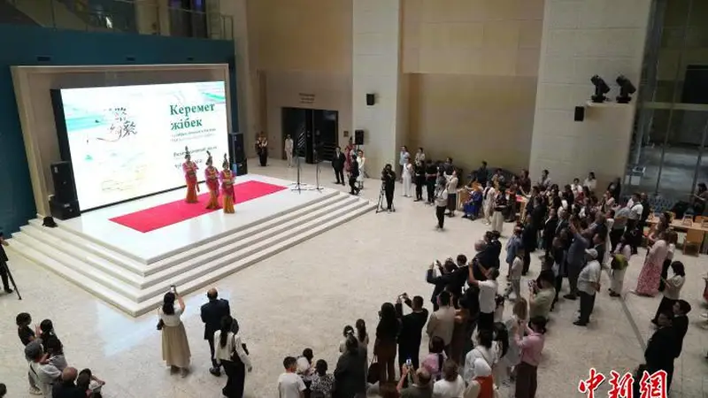 “丝路绮粲:当代中国丝绸艺术国际巡展”亮相阿斯塔纳