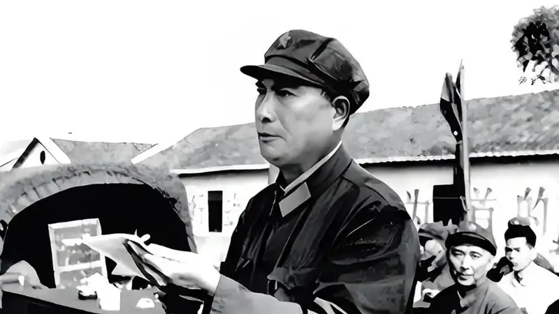 张万年让警卫员去买两包大中华，结果警卫员捧回两个大冬瓜