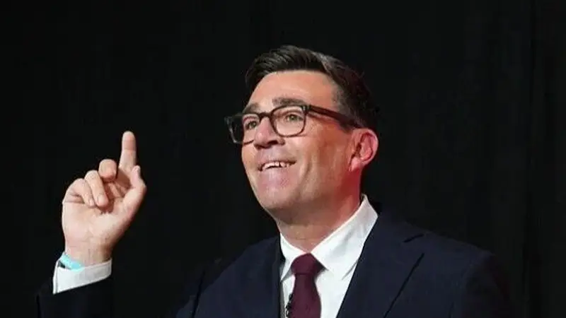 十年第七位英国首相，安迪· 伯纳姆是谁？