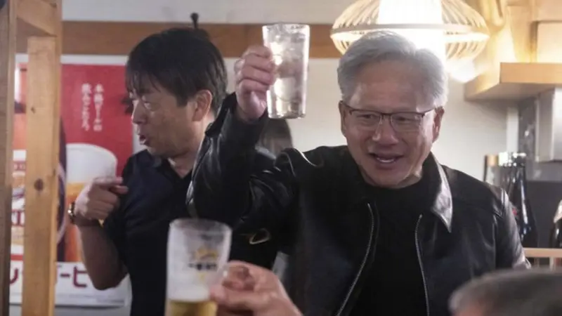 黄仁勋访日：谢30年前500万美元“救命”的公司，拉日本巨头布局“物理人工智能”
