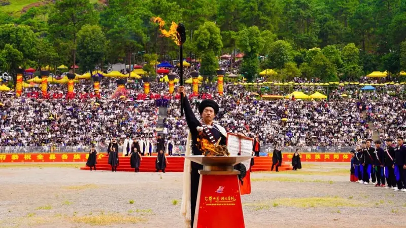 千年星火耀螺髻！普格火把节：让千年彝乡文脉可感、可玩、可共情