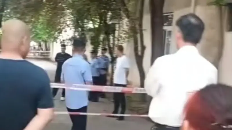 一对夫妇雨天出门疑因电线掉落被电身亡，儿子正读大三，女儿才11岁，儿子：妈妈先触电倒地，爸爸去救跟着倒下