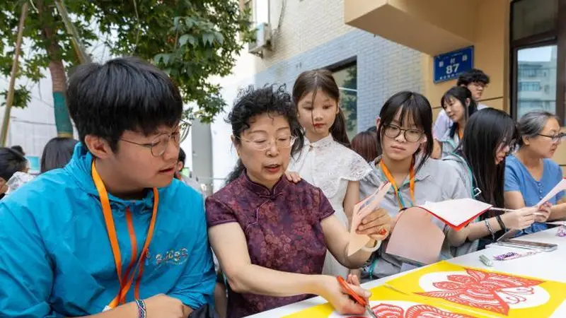 香港新疆青少年互动交流 共品文化魅力