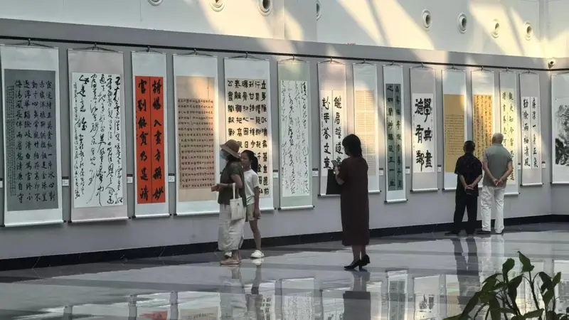 湖北咸安：百幅书画颂清风廉韵