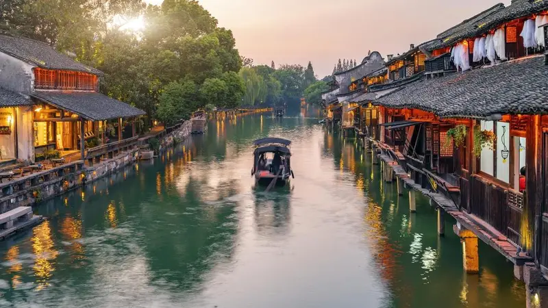 古镇开始离谱了！乌镇西栅临水民宿从1600跌到480，毕业游不心疼了