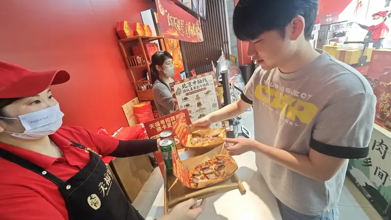 贴秋膘玩出新花样，老字号酱肉邂逅西式披萨