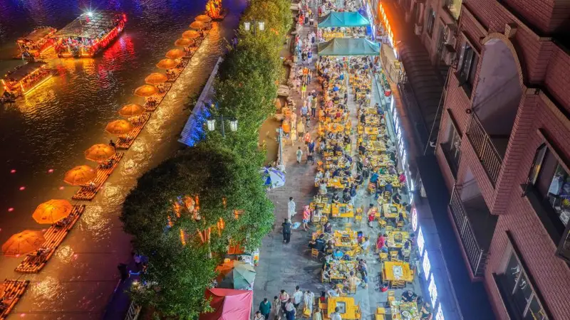 夏日寻味记丨泛舟河上吃烤鱼,你体验过吗?