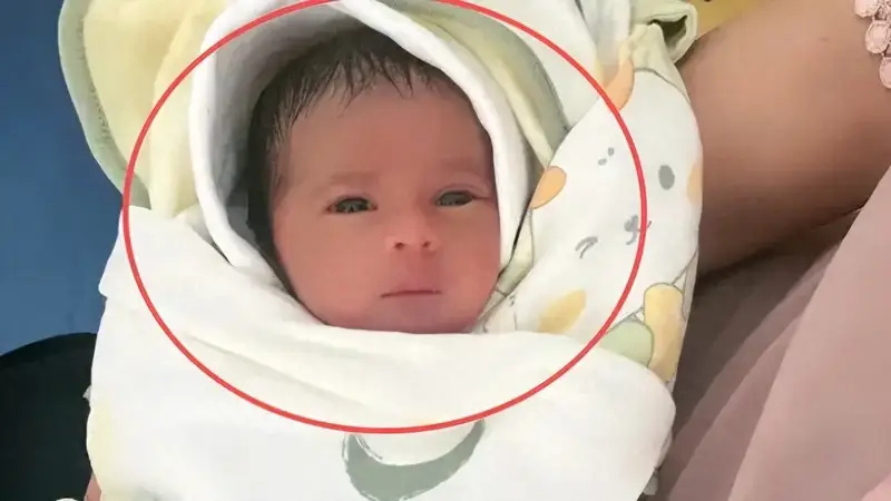“最美婴儿”走红!父母是亚洲脸,娃却是欧美颜!网友:是亲生吗