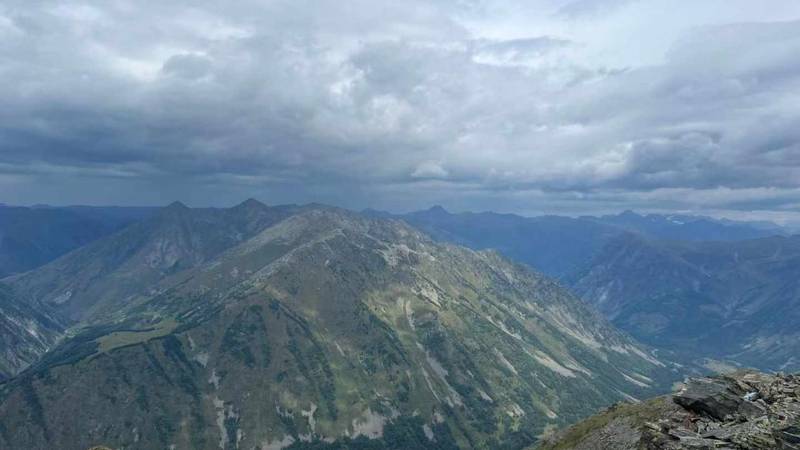 从赛里木湖到那拉提草原：新疆伊犁河谷深度旅行全攻略与当地人讲述的十个真实故事及行程安排