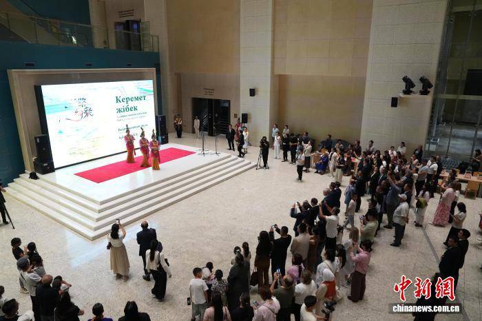 “丝路绮粲:当代中国丝绸艺术国际巡展”亮相阿斯塔纳