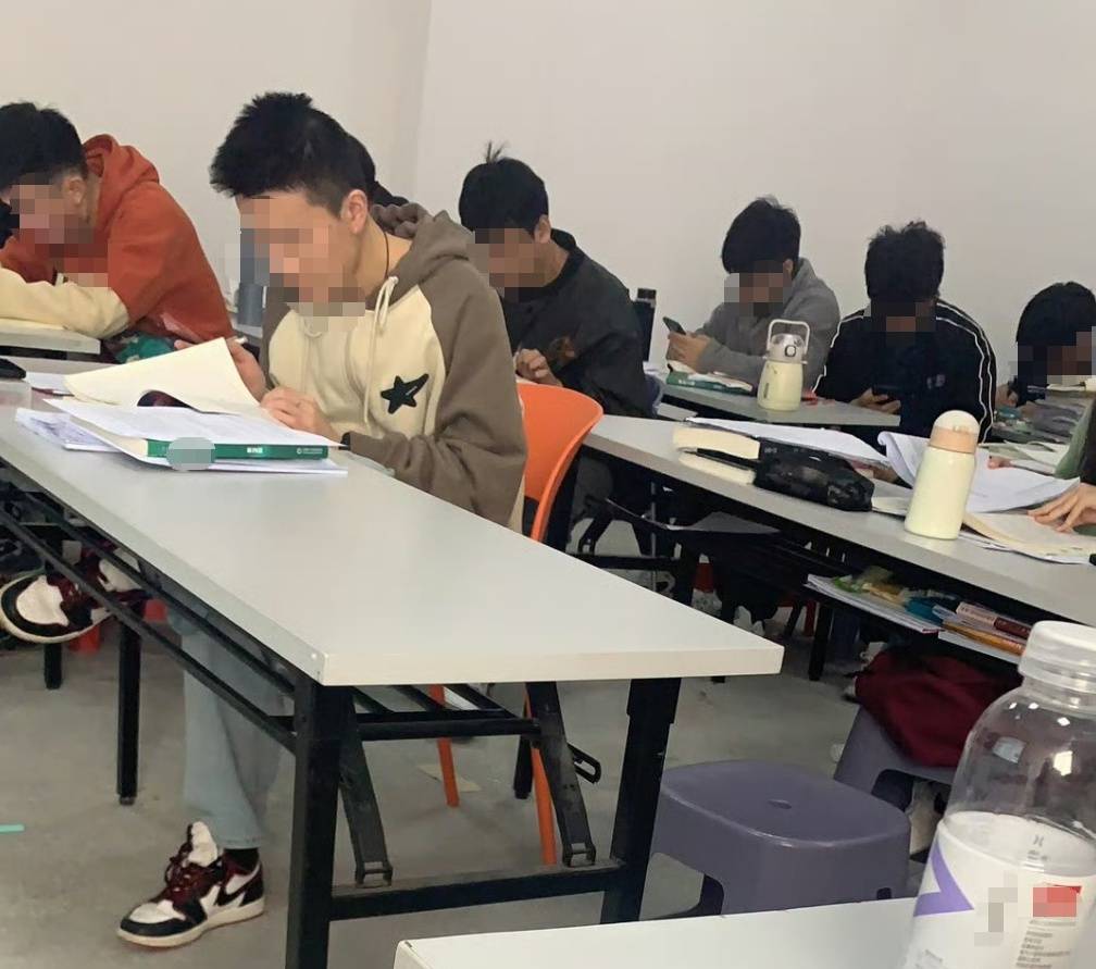 博士兼职专升本授课遭反咬“诈骗”：学生专业课考超160分，机构逼退2.5万元奖金