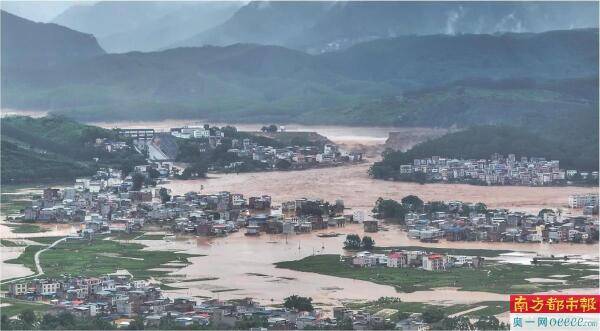 广西多座水库遇险 出现漫顶及缺口
