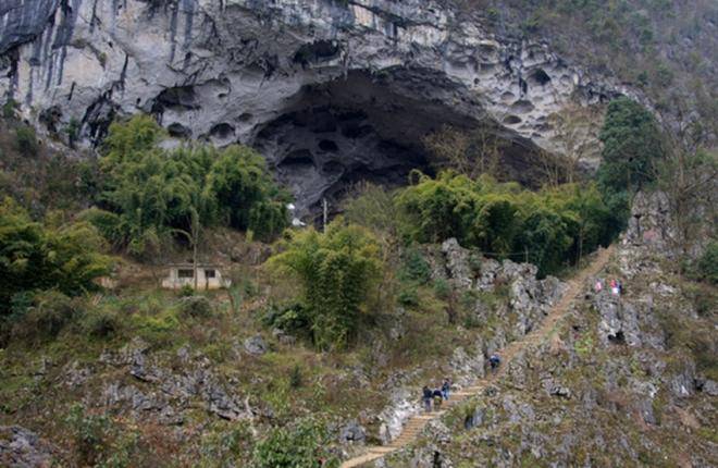中国最后的穴居部落, 政府为了开发旅游修建了观光索道
