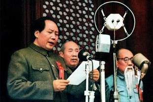除了周恩来谁还有资格当总理？毛主席说出一人名字，众人双手赞成