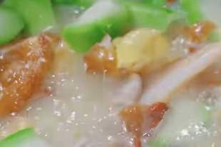 丝瓜鸡蛋汤:清润暖胃