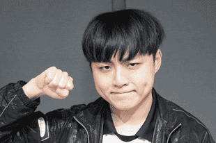 Showmaker追星成功,知名足球运动员发布视频,恭喜他获得EWC冠军