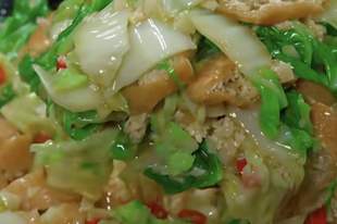 白菜焖油豆腐：鲜香浓郁 清甜爽口