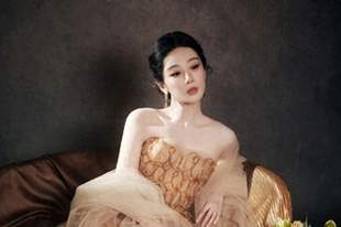 杨紫 春夏高定｜白玉兰视后首场亮相，鎏金纱裙尽显温婉雅致