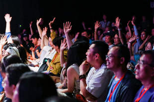 一场阅读脱口秀,当爱书人登上开放麦舞台