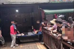 西双版纳一公园项目被曝绳索断裂，目击者称“多人被担架抬出” ，涉事景区紧急关停